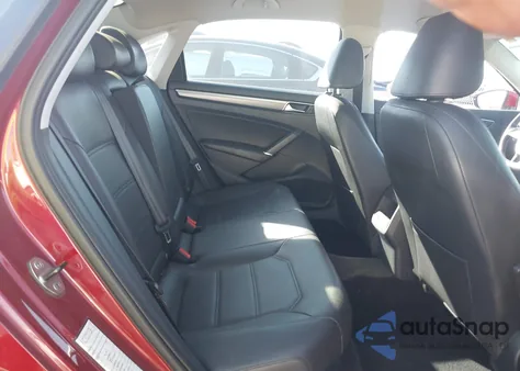 2017 Volkswagen Passat 1.8T R-Line из США, поврежденный, VIN 1VWDT7A34HC033066